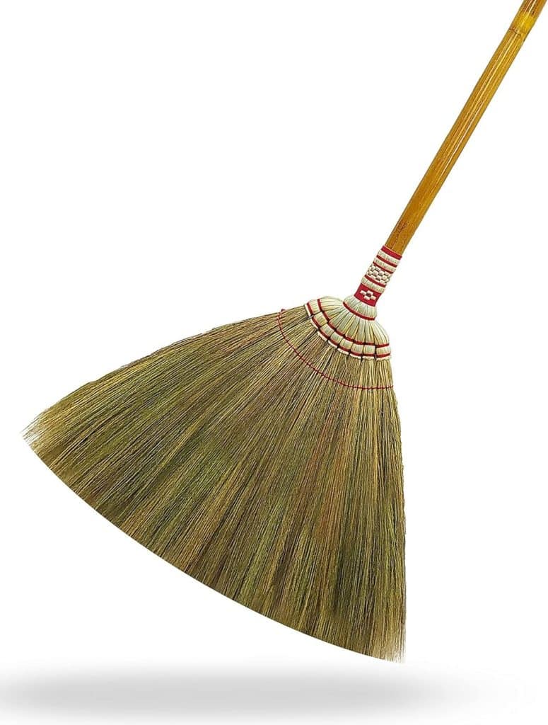 Test : balai en herbe naturelle avec manche en bambou laqué, 99 à 101 cm