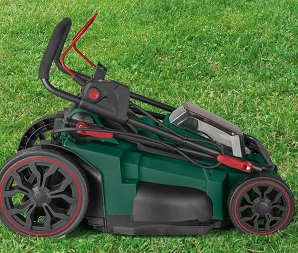 Découverte de la performance de la tondeuse sans fil Parkside PRMA 40-Li B3 : un outil puissant pour un entretien de jardin sans effort, optimisée pour les pelouses de toutes tailles.