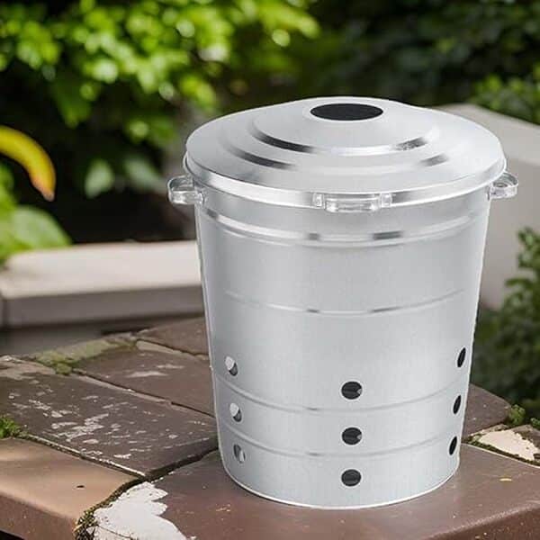 Découvrez notre analyse détaillée sur le composteur acier Guillouard 110L, ses caractéristiques uniques, son efficacité et son impact écologique pour un jardinage durable.