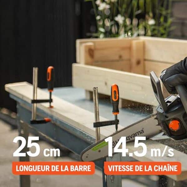 Découvrez notre analyse détaillée de la Husqvarna C15X-P4A, une tronçonneuse sans fil avec batterie lithium-ion, pour une coupe performante et rapide.